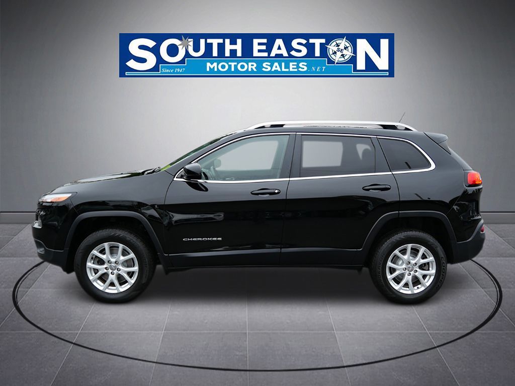 Photo 7 of this Jeep Cherokee
