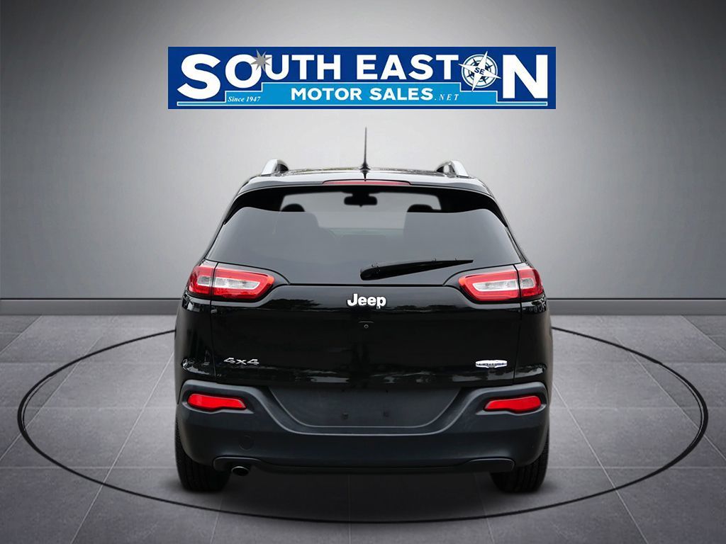 Photo 4 of this Jeep Cherokee