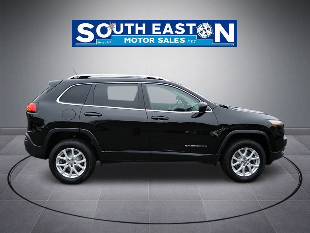 Photo 8 of this Jeep Cherokee