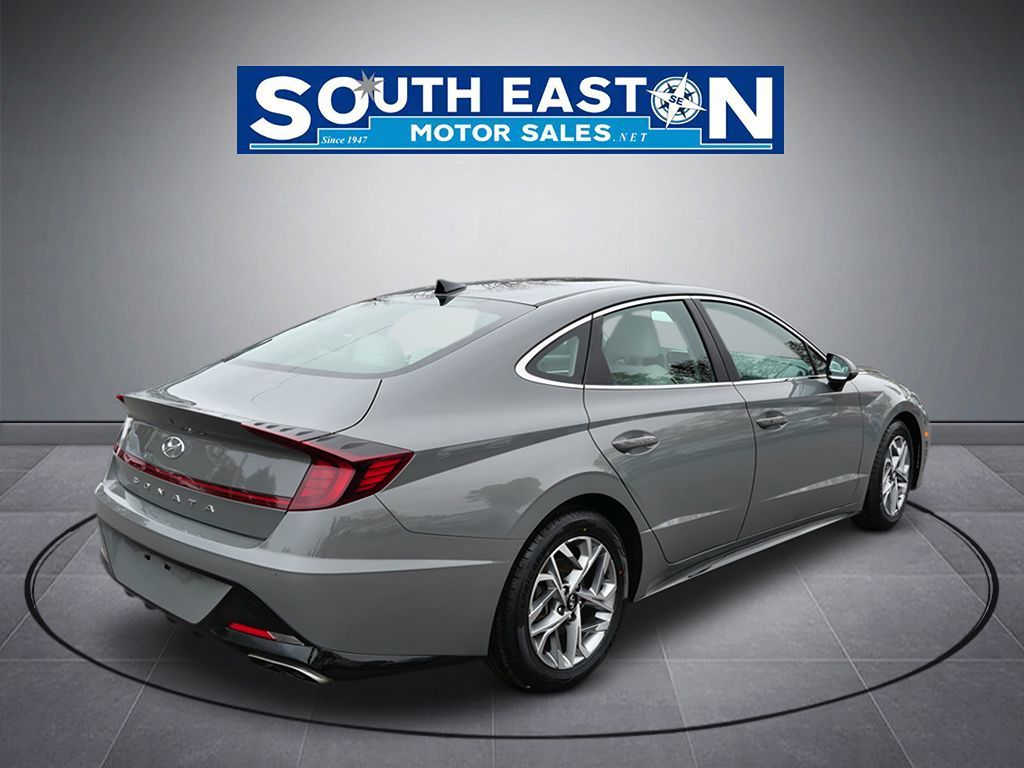 Photo 6 of this Hyundai Sonata