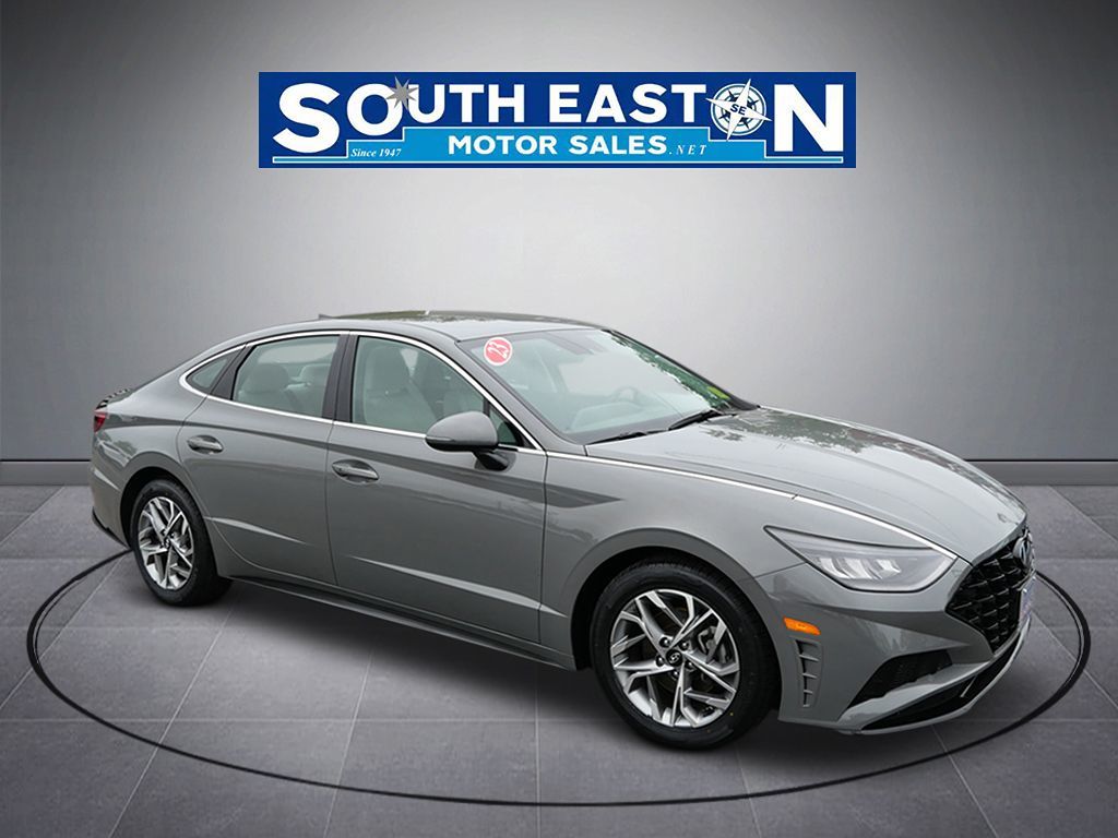 Photo 2 of this Hyundai Sonata