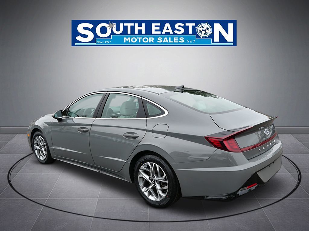Photo 5 of this Hyundai Sonata