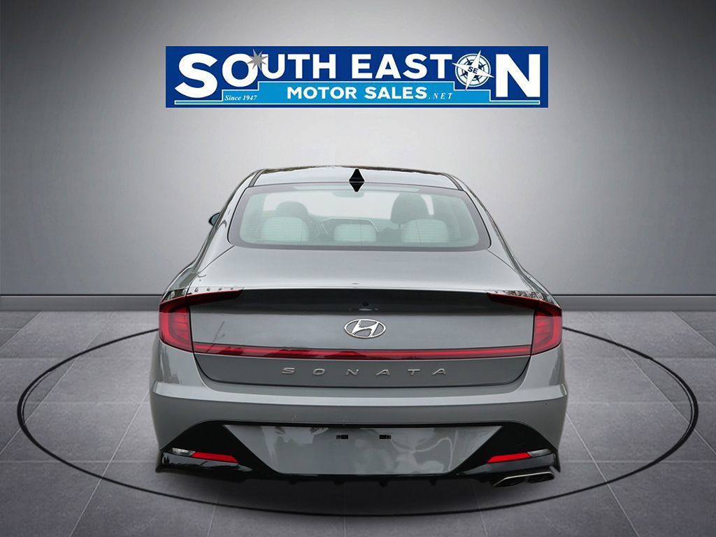 Photo 4 of this Hyundai Sonata
