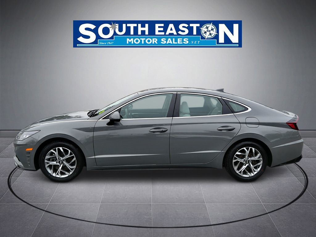 Photo 7 of this Hyundai Sonata