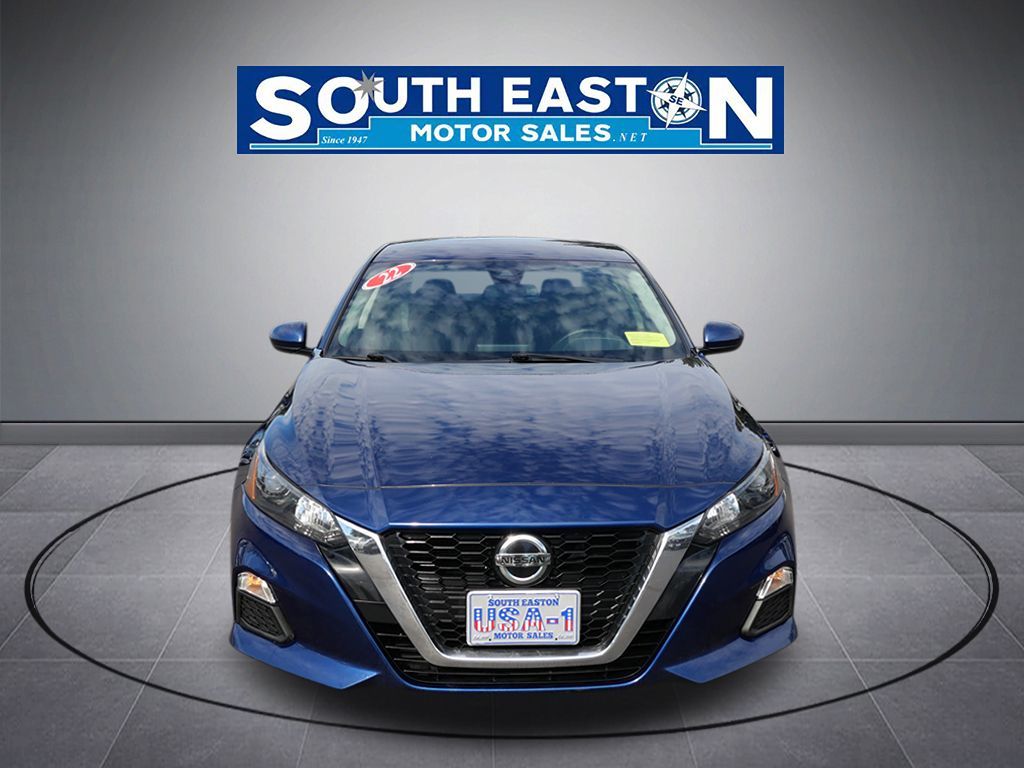 Photo 3 of this Nissan Altima
