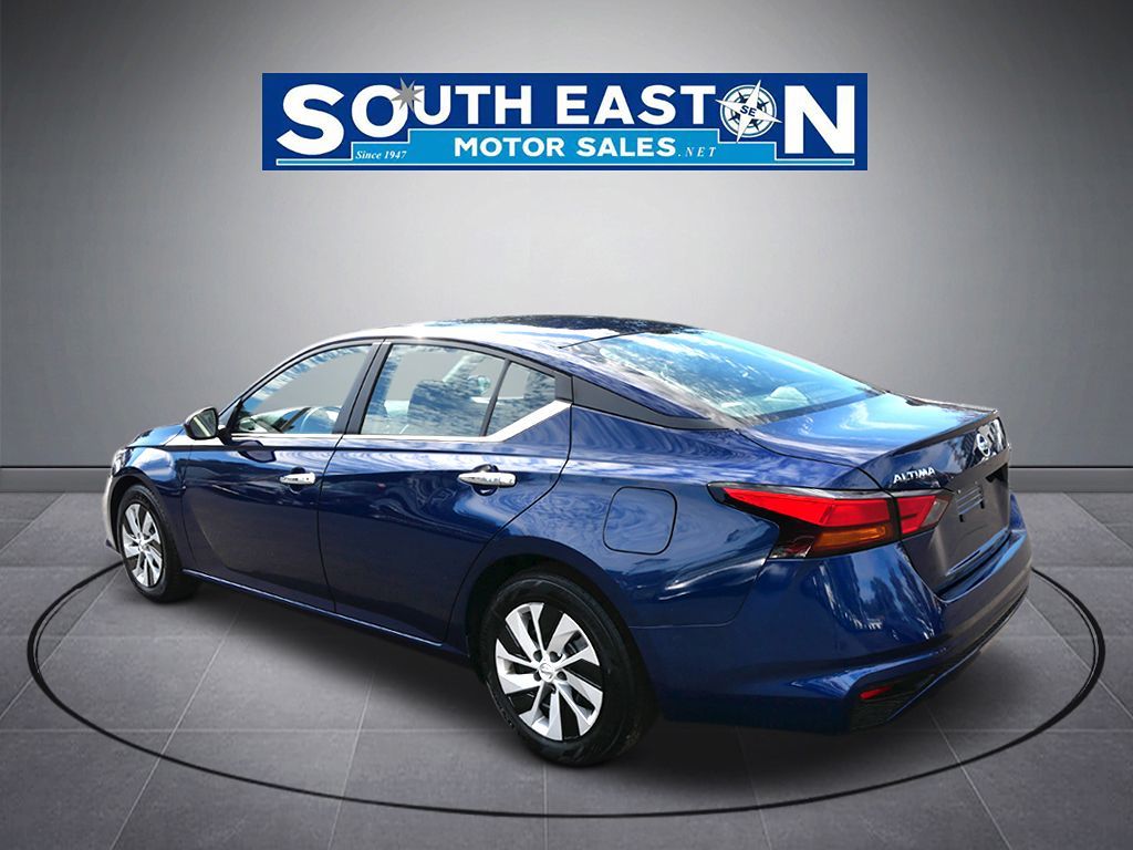 Photo 5 of this Nissan Altima