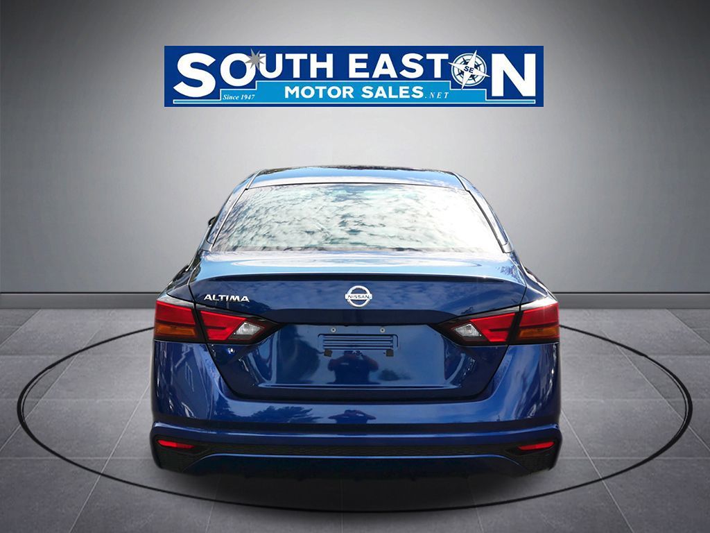 Photo 4 of this Nissan Altima