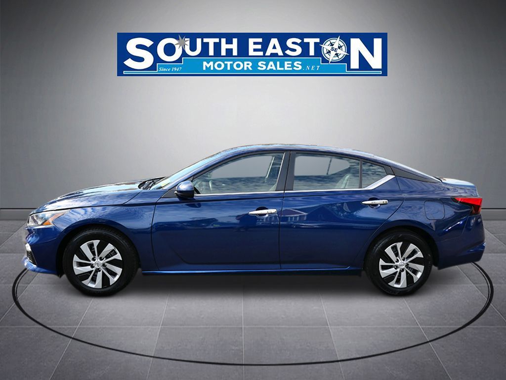 Photo 7 of this Nissan Altima