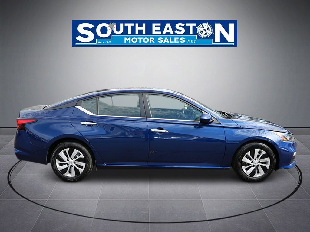 Photo 8 of this Nissan Altima