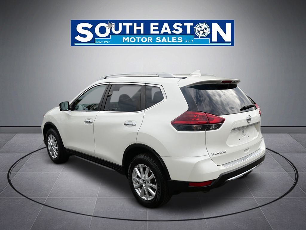 Photo 5 of this Nissan Rogue
