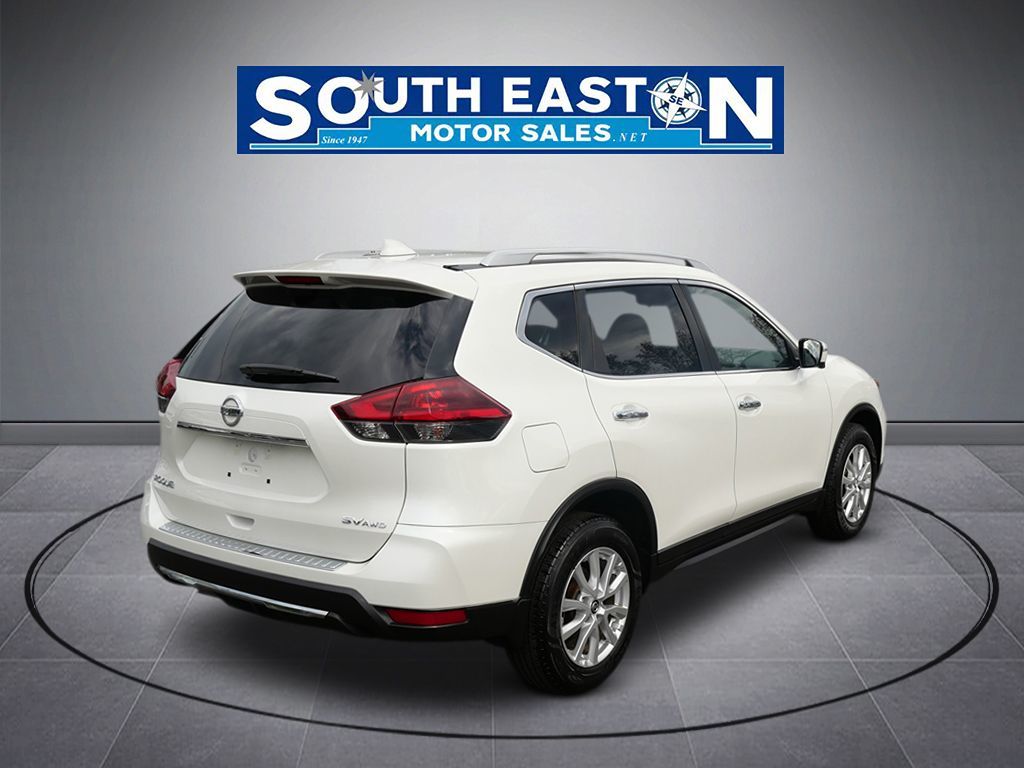 Photo 6 of this Nissan Rogue