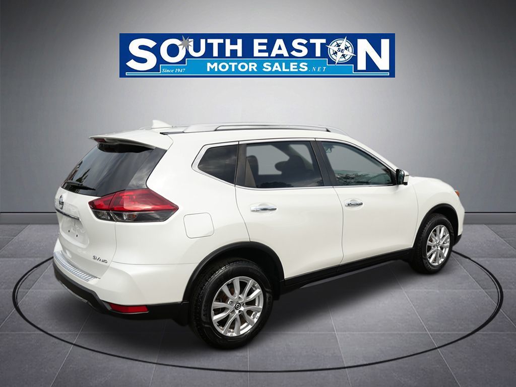 Photo 7 of this Nissan Rogue