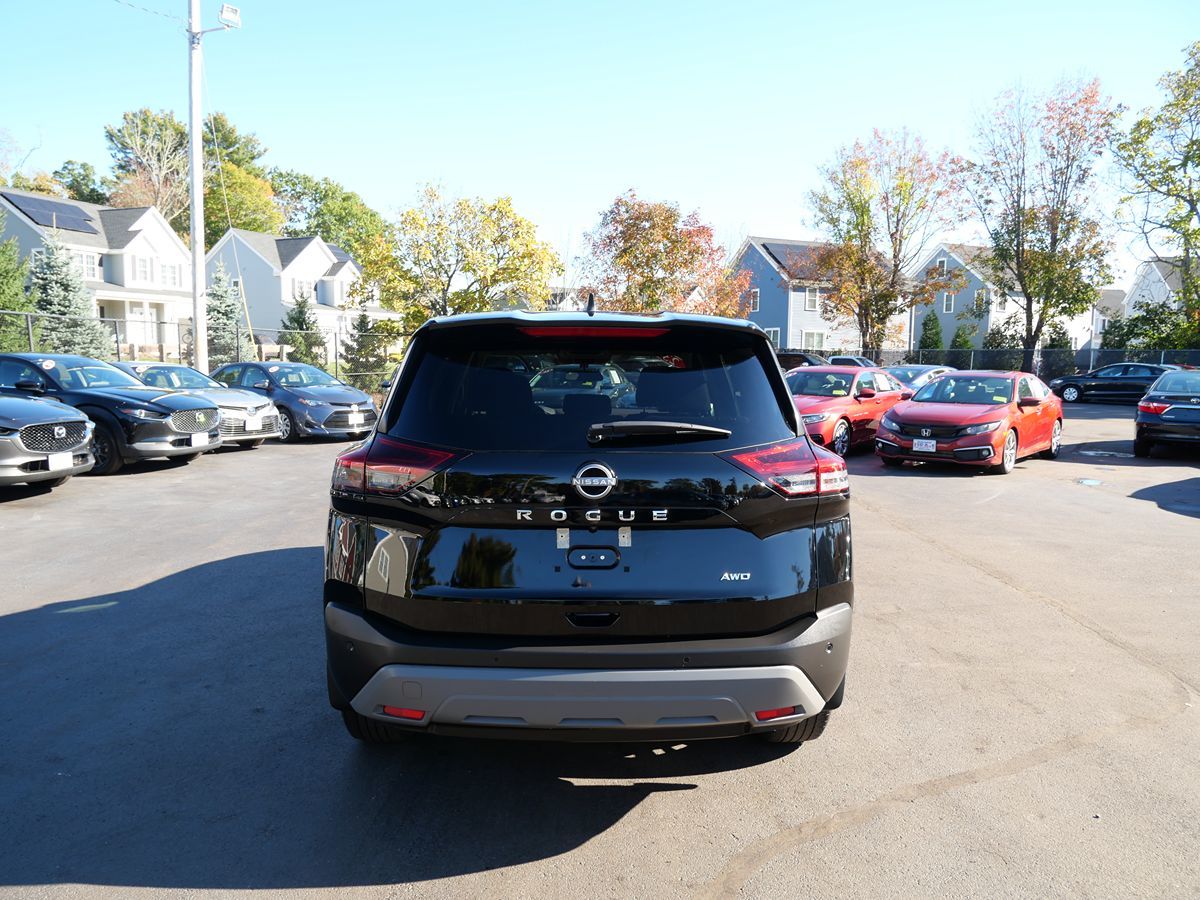 Photo 6 of this Nissan Rogue