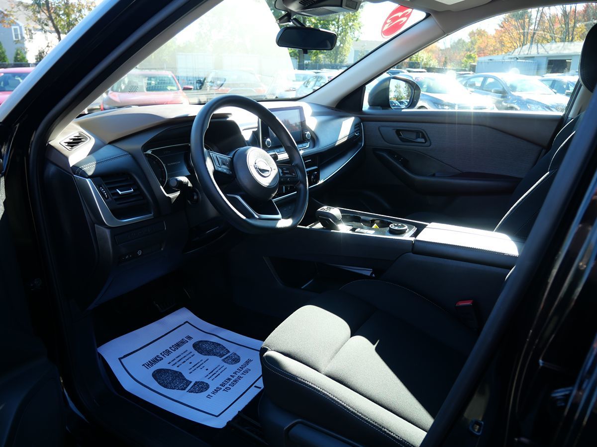 Photo 9 of this Nissan Rogue