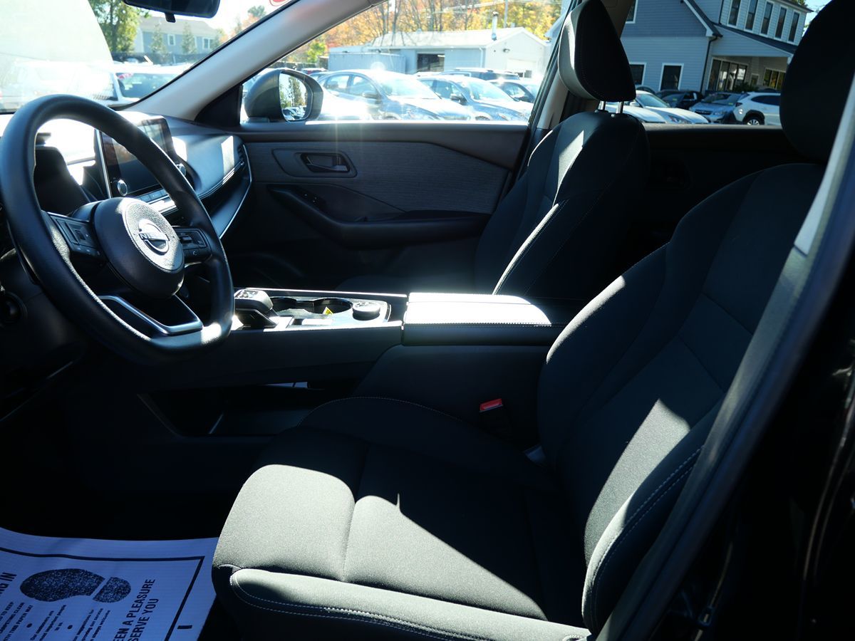 Photo 10 of this Nissan Rogue