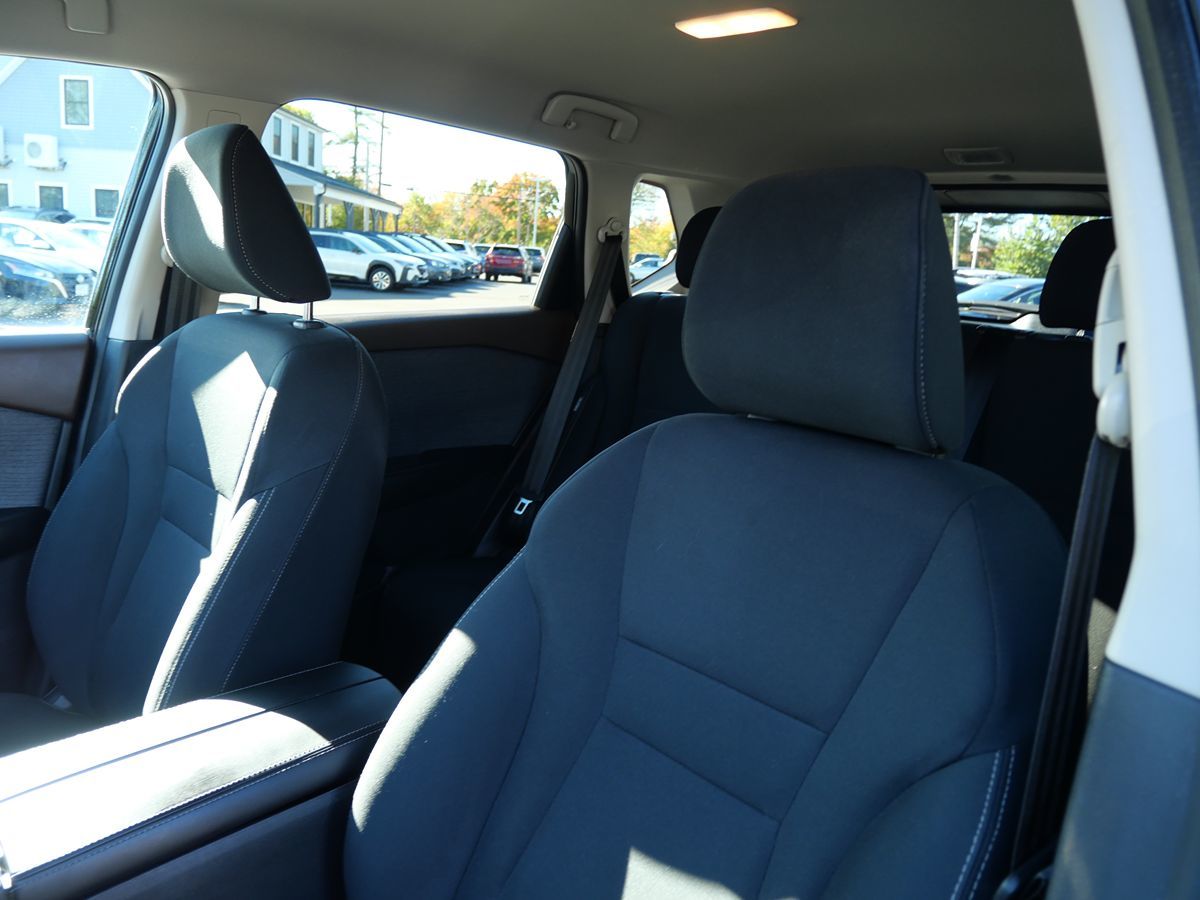 Photo 11 of this Nissan Rogue