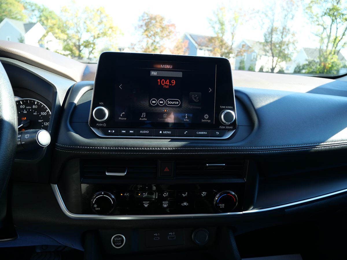 Photo 13 of this Nissan Rogue