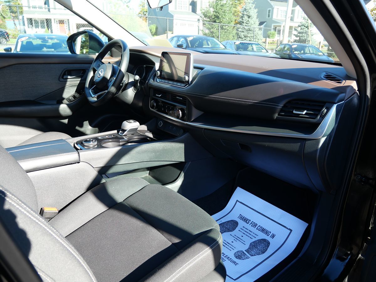 Photo 16 of this Nissan Rogue