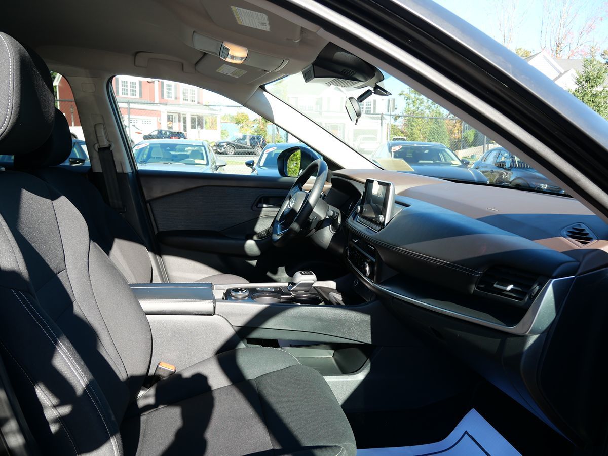 Photo 17 of this Nissan Rogue