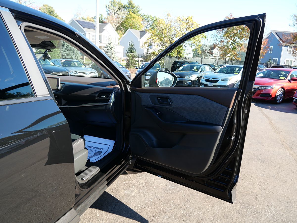 Photo 20 of this Nissan Rogue