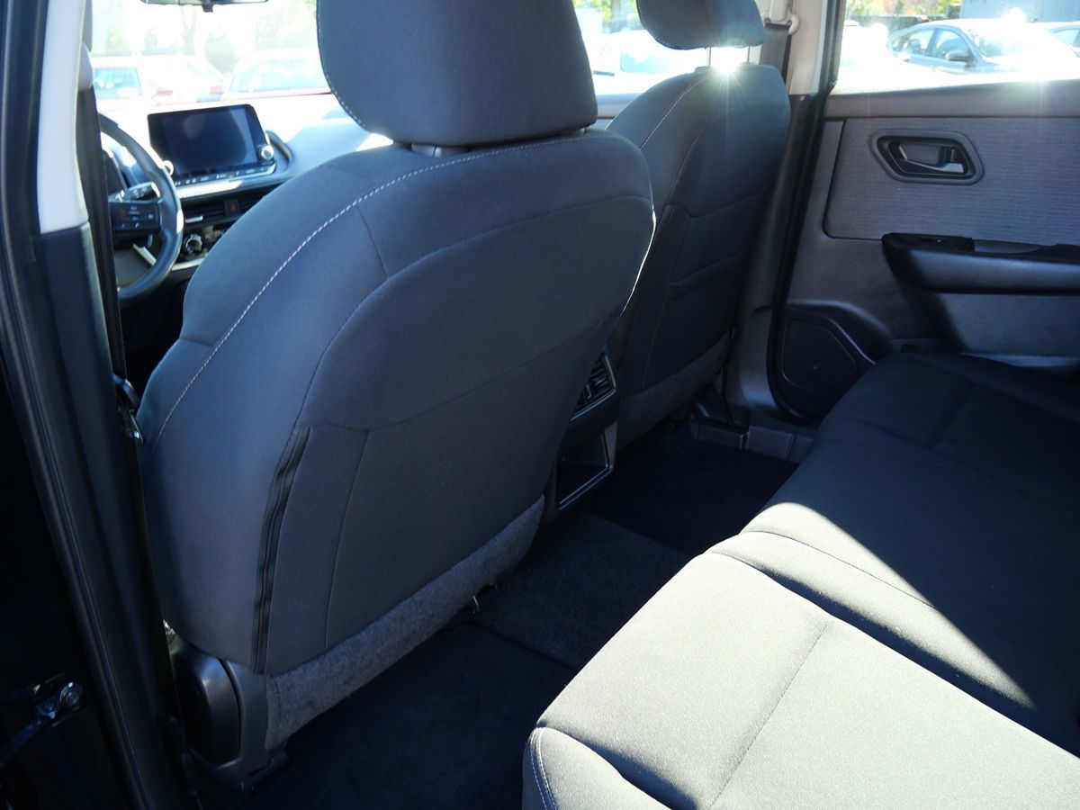 Photo 21 of this Nissan Rogue