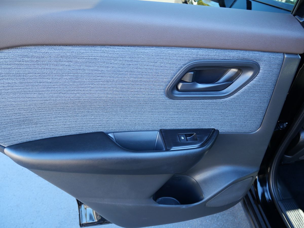 Photo 24 of this Nissan Rogue