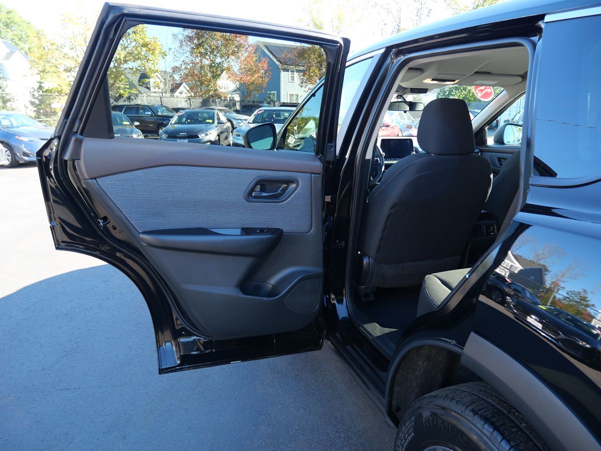 Photo 25 of this Nissan Rogue