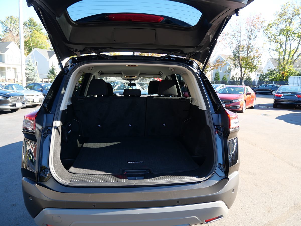 Photo 31 of this Nissan Rogue