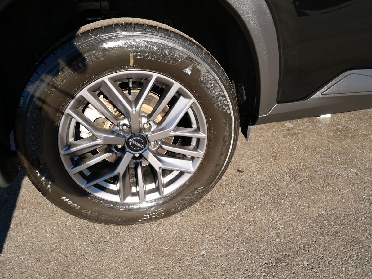 Photo 35 of this Nissan Rogue