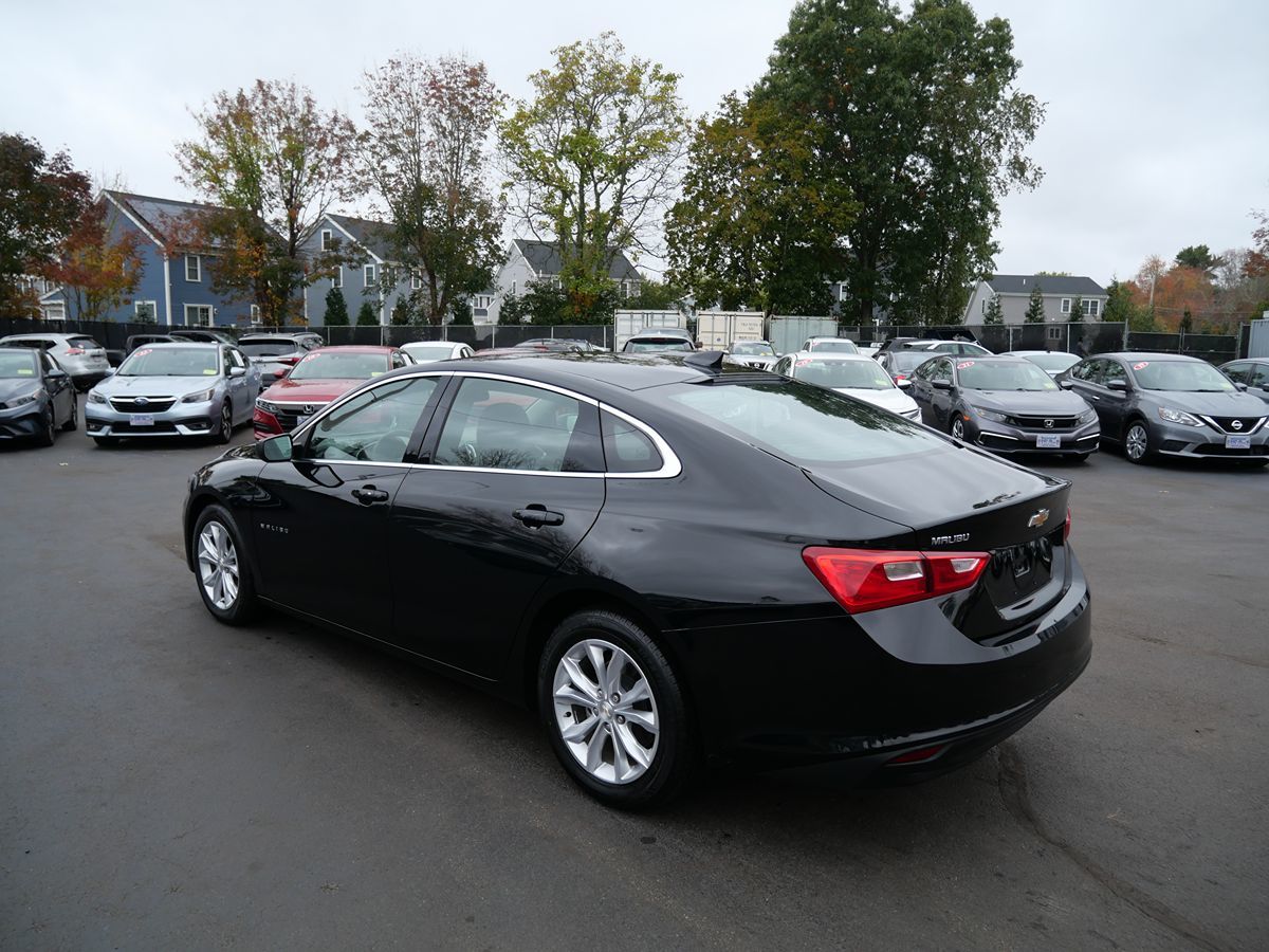 Photo 4 of this Chevrolet Malibu