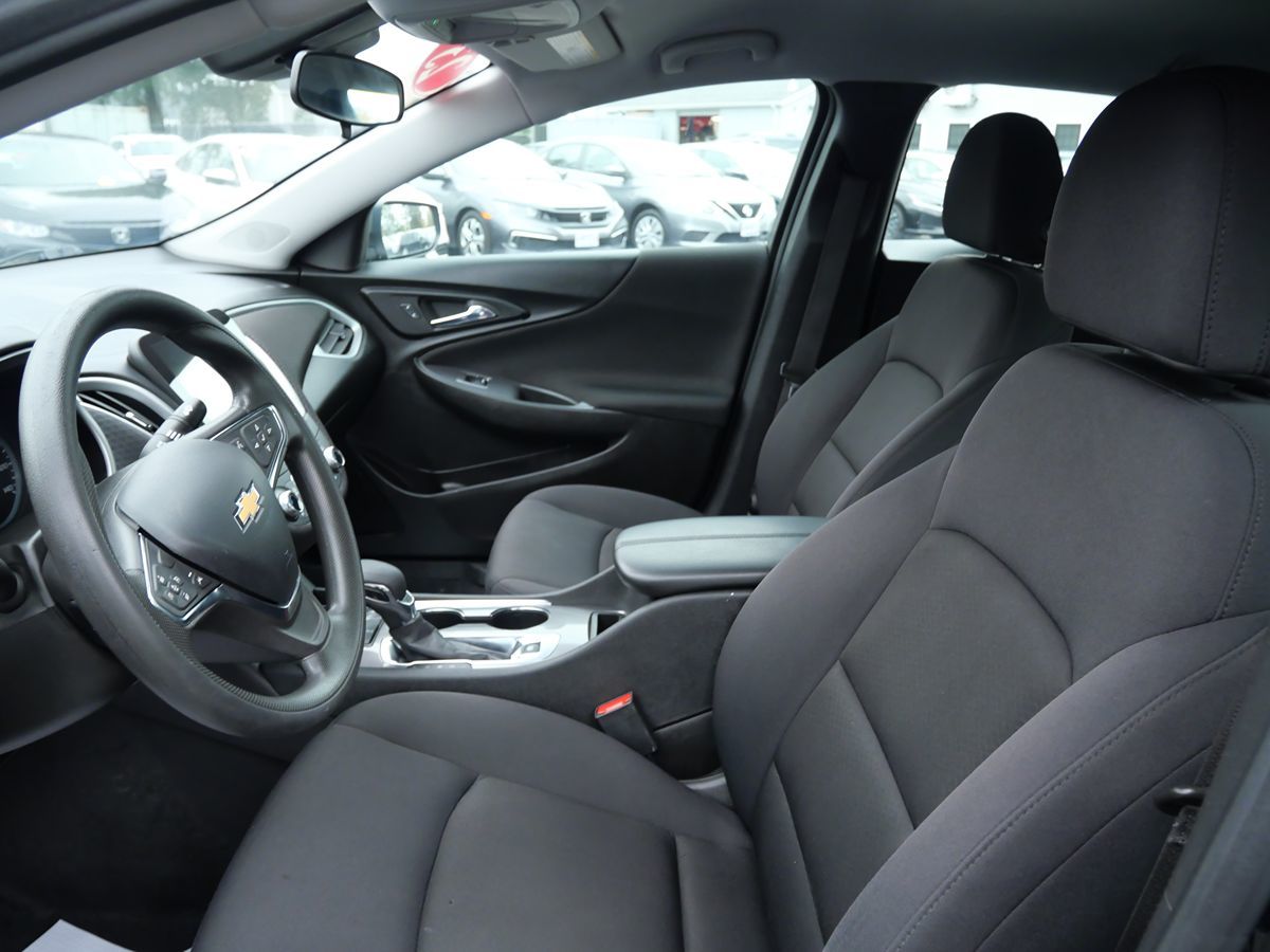 Photo 10 of this Chevrolet Malibu
