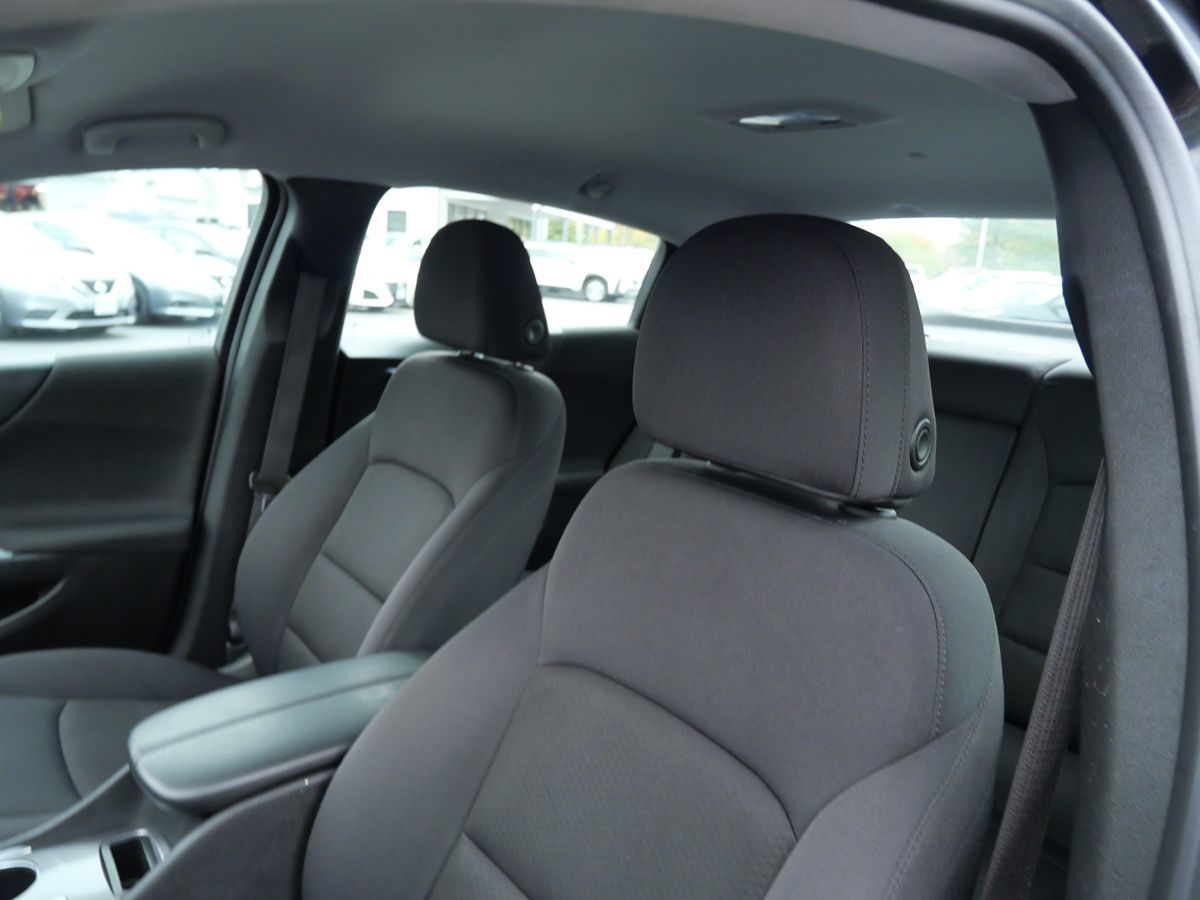 Photo 11 of this Chevrolet Malibu