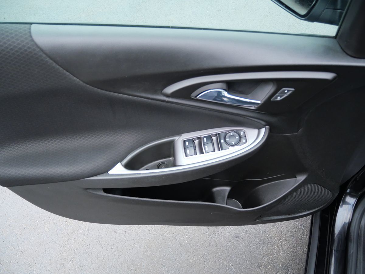 Photo 14 of this Chevrolet Malibu