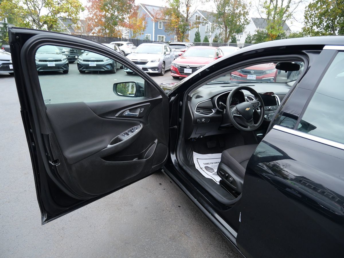 Photo 15 of this Chevrolet Malibu
