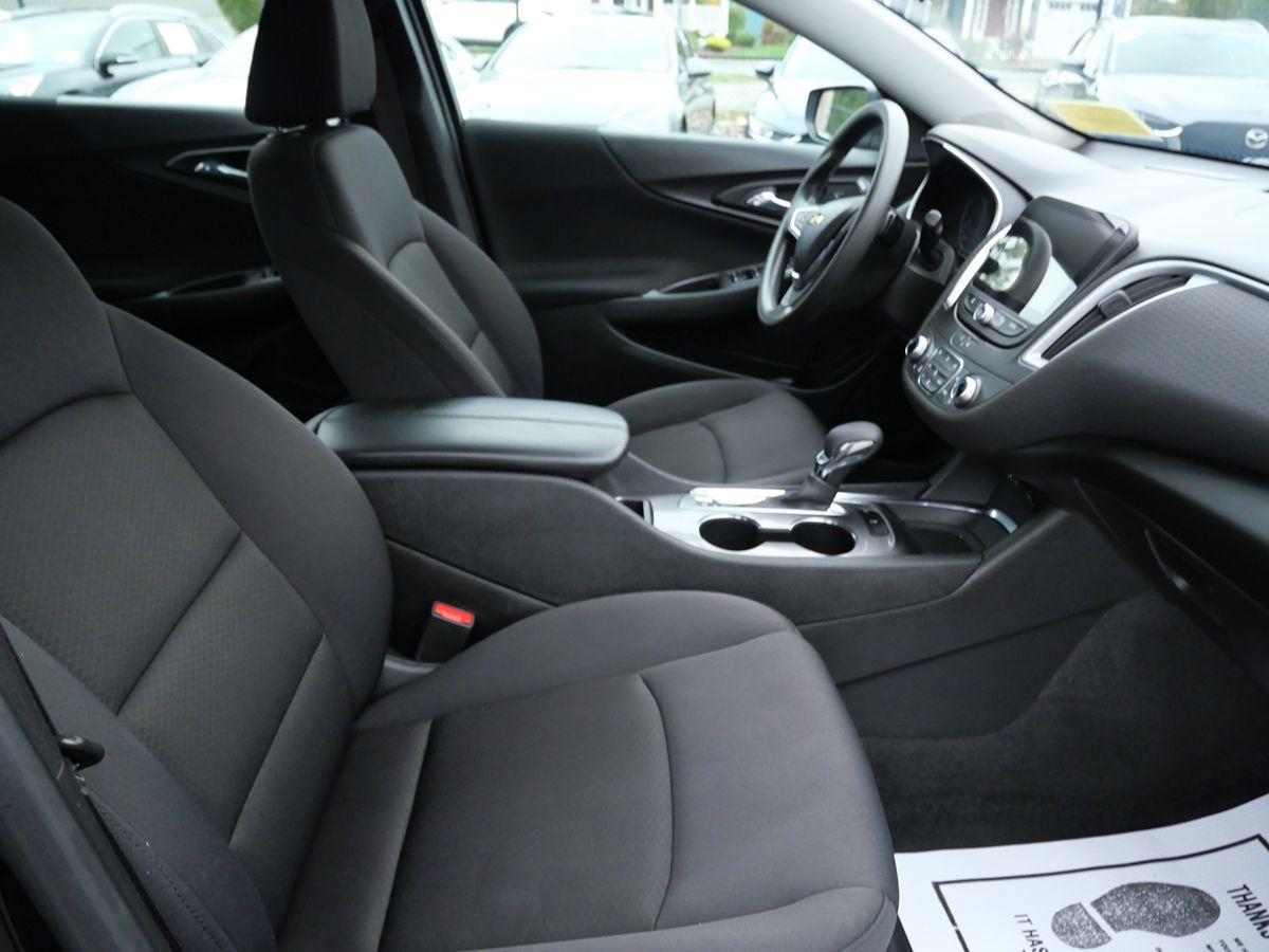 Photo 17 of this Chevrolet Malibu