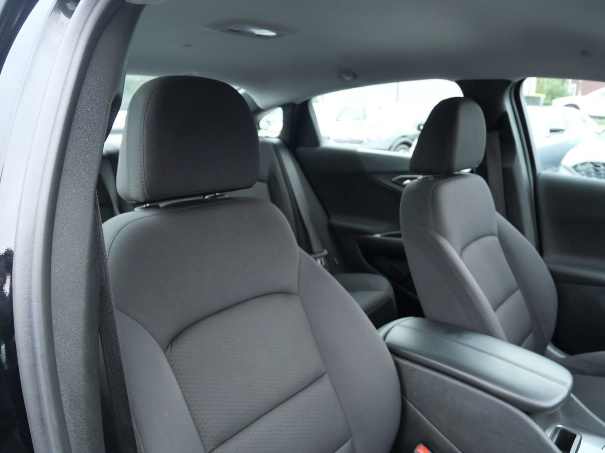Photo 18 of this Chevrolet Malibu
