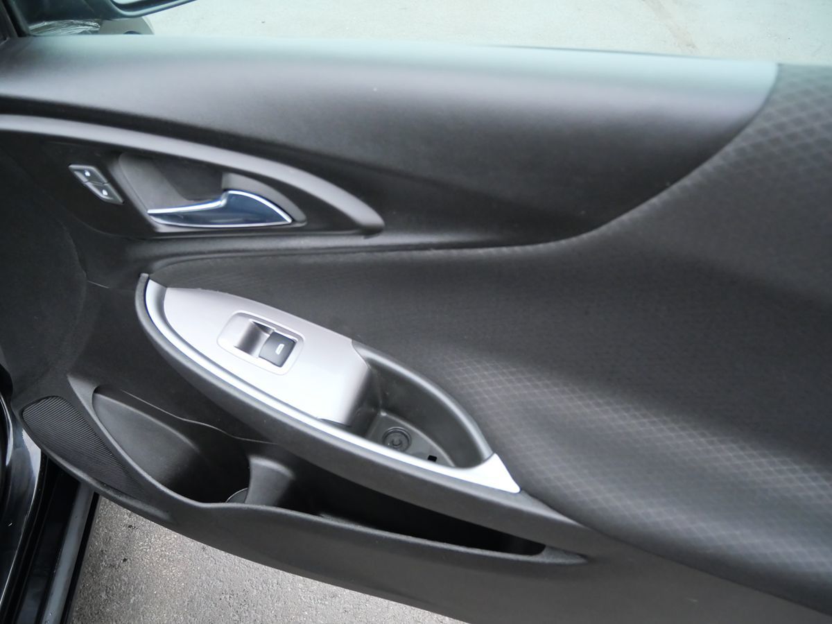 Photo 19 of this Chevrolet Malibu