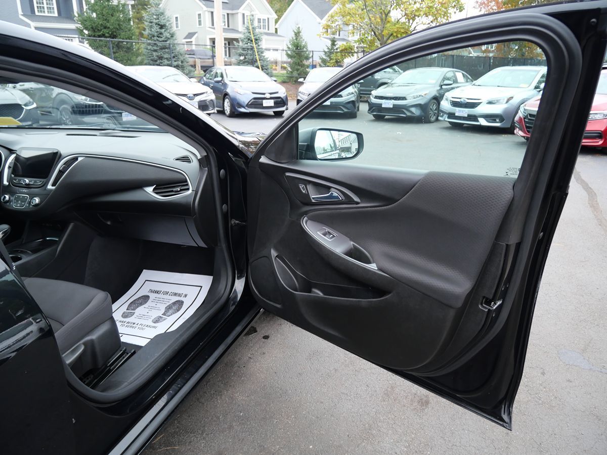Photo 20 of this Chevrolet Malibu