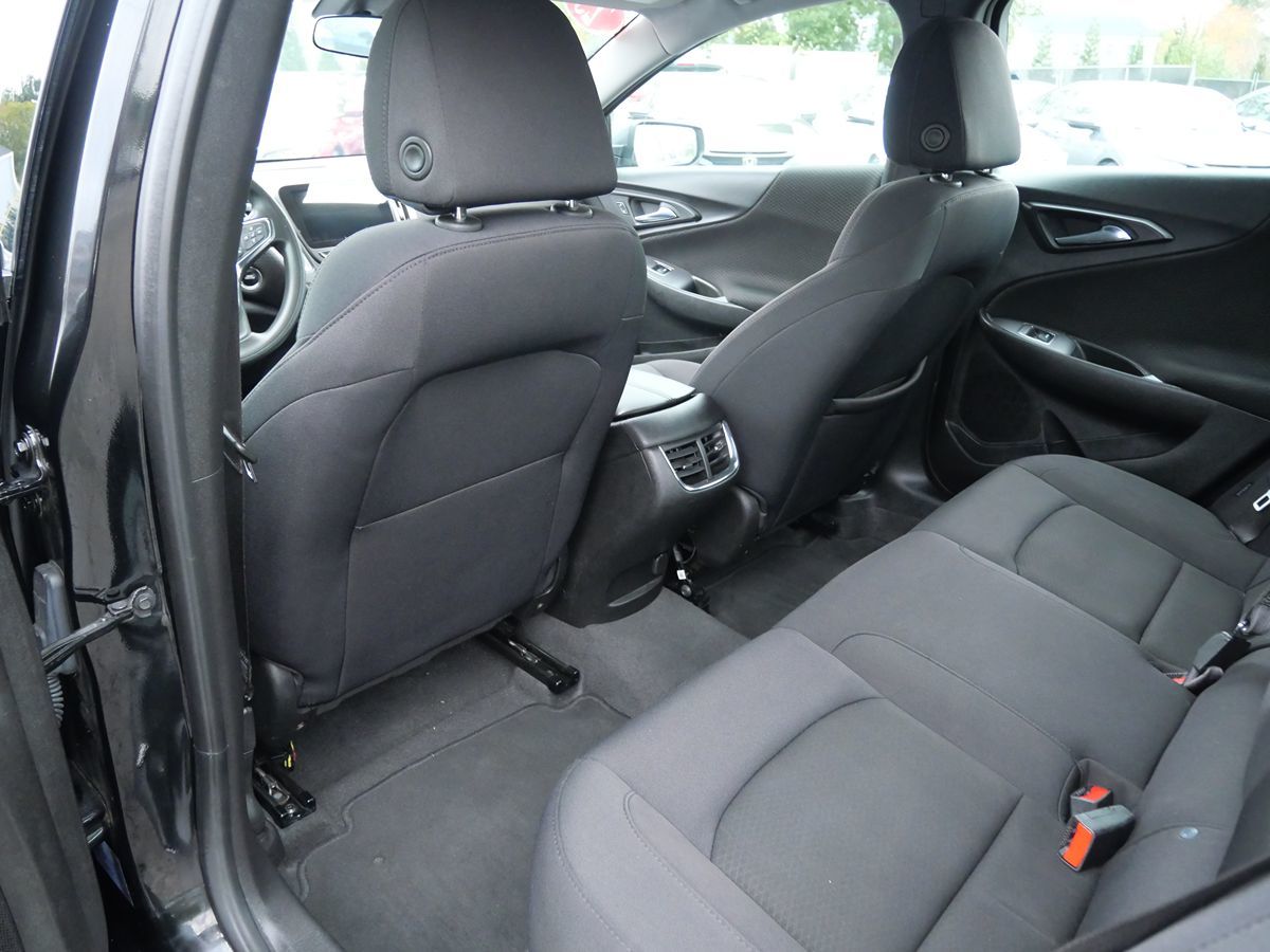 Photo 21 of this Chevrolet Malibu