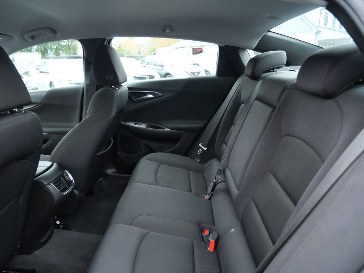 Photo 22 of this Chevrolet Malibu
