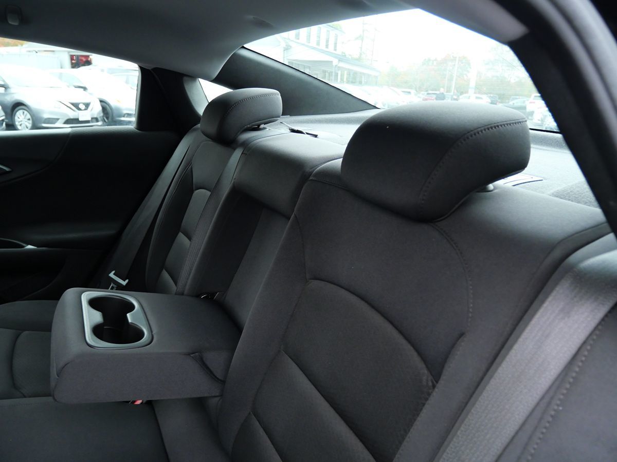 Photo 23 of this Chevrolet Malibu