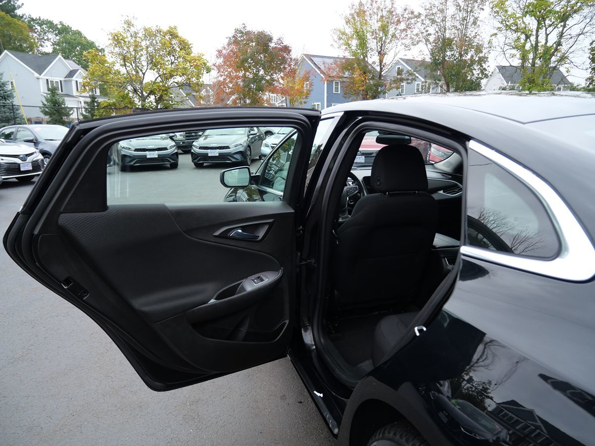 Photo 25 of this Chevrolet Malibu