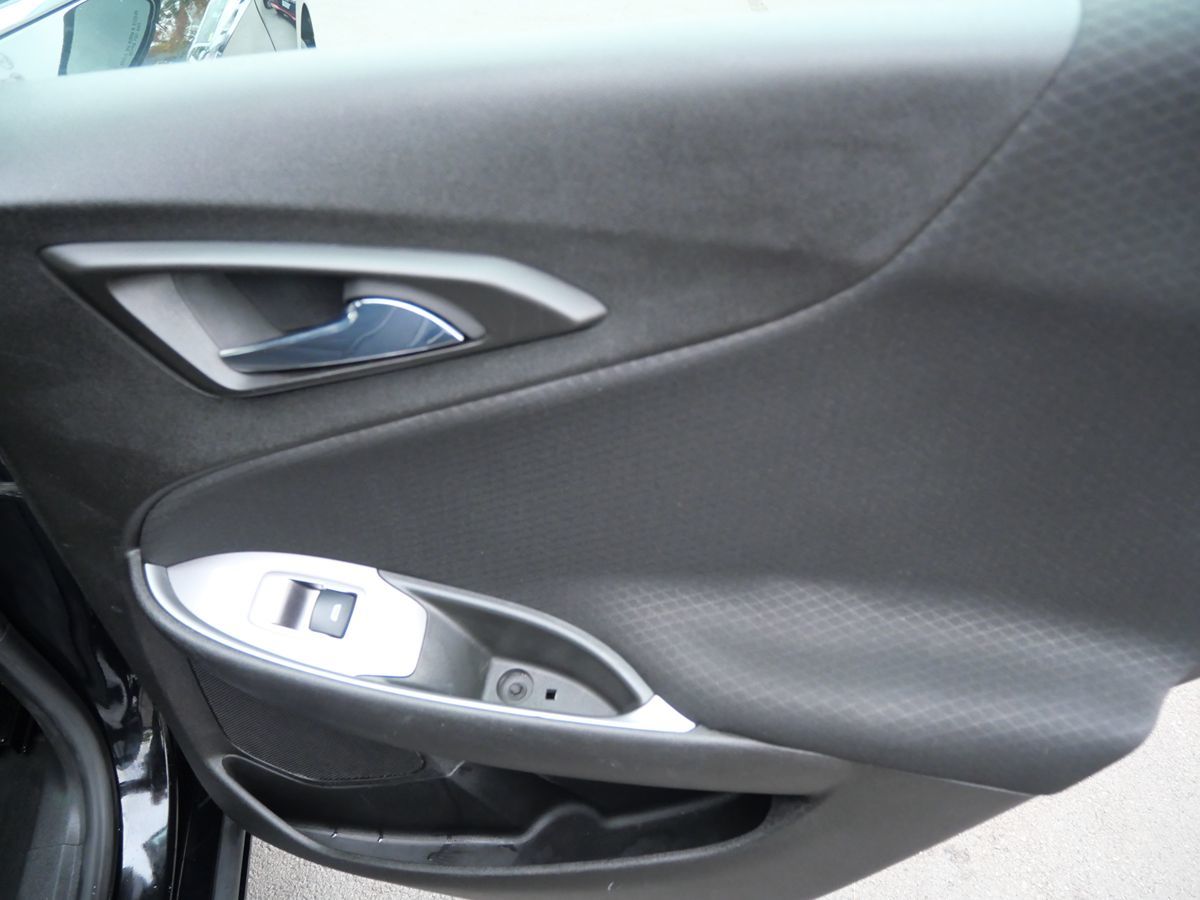 Photo 29 of this Chevrolet Malibu