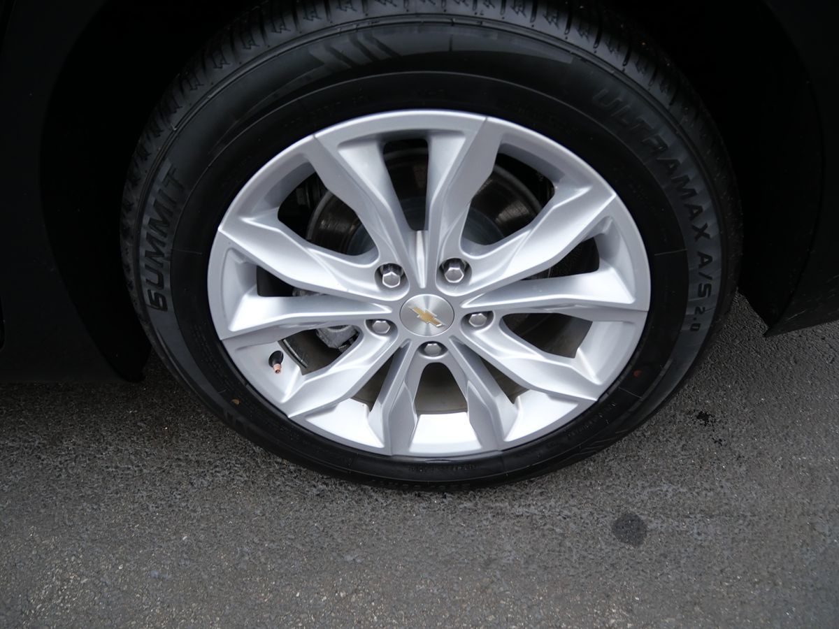Photo 33 of this Chevrolet Malibu