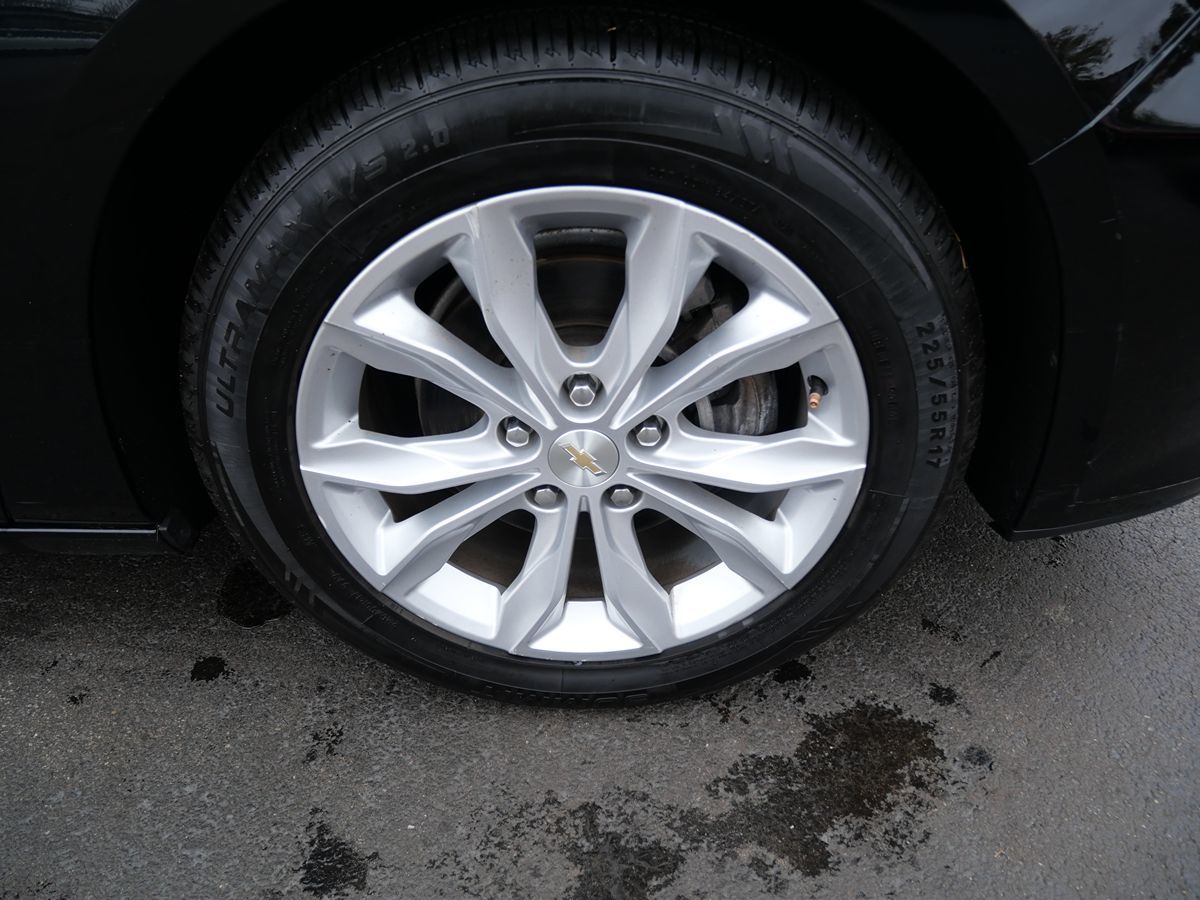 Photo 34 of this Chevrolet Malibu