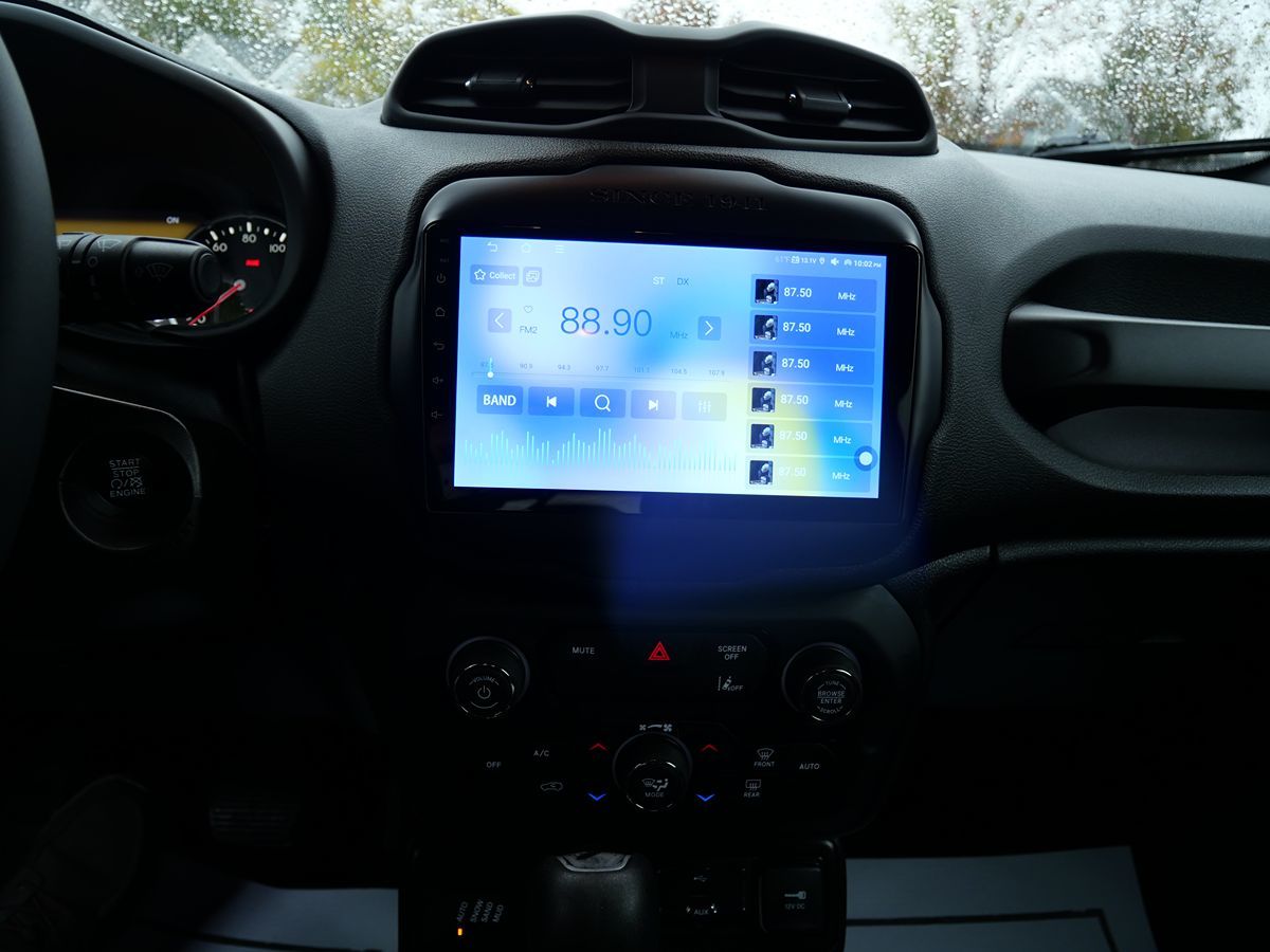 Photo 13 of this Jeep Renegade