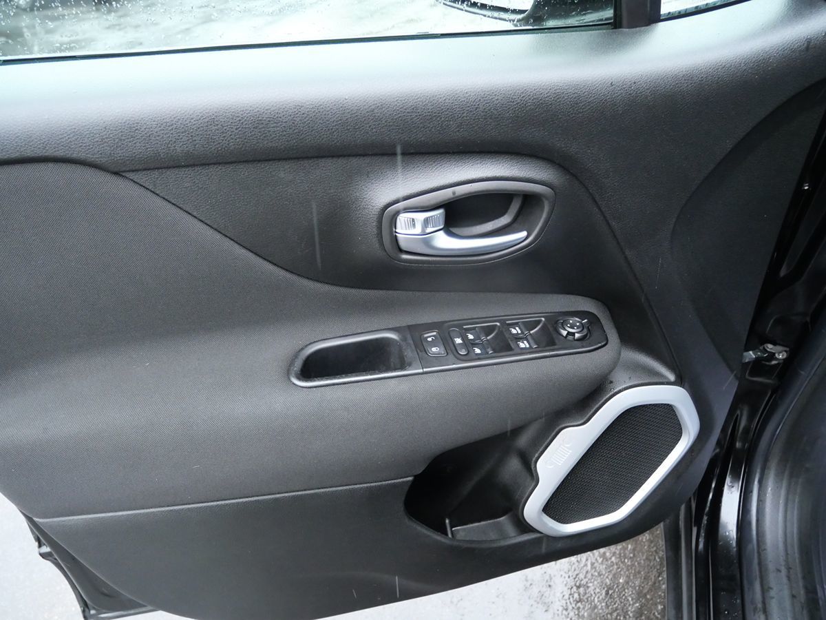 Photo 14 of this Jeep Renegade