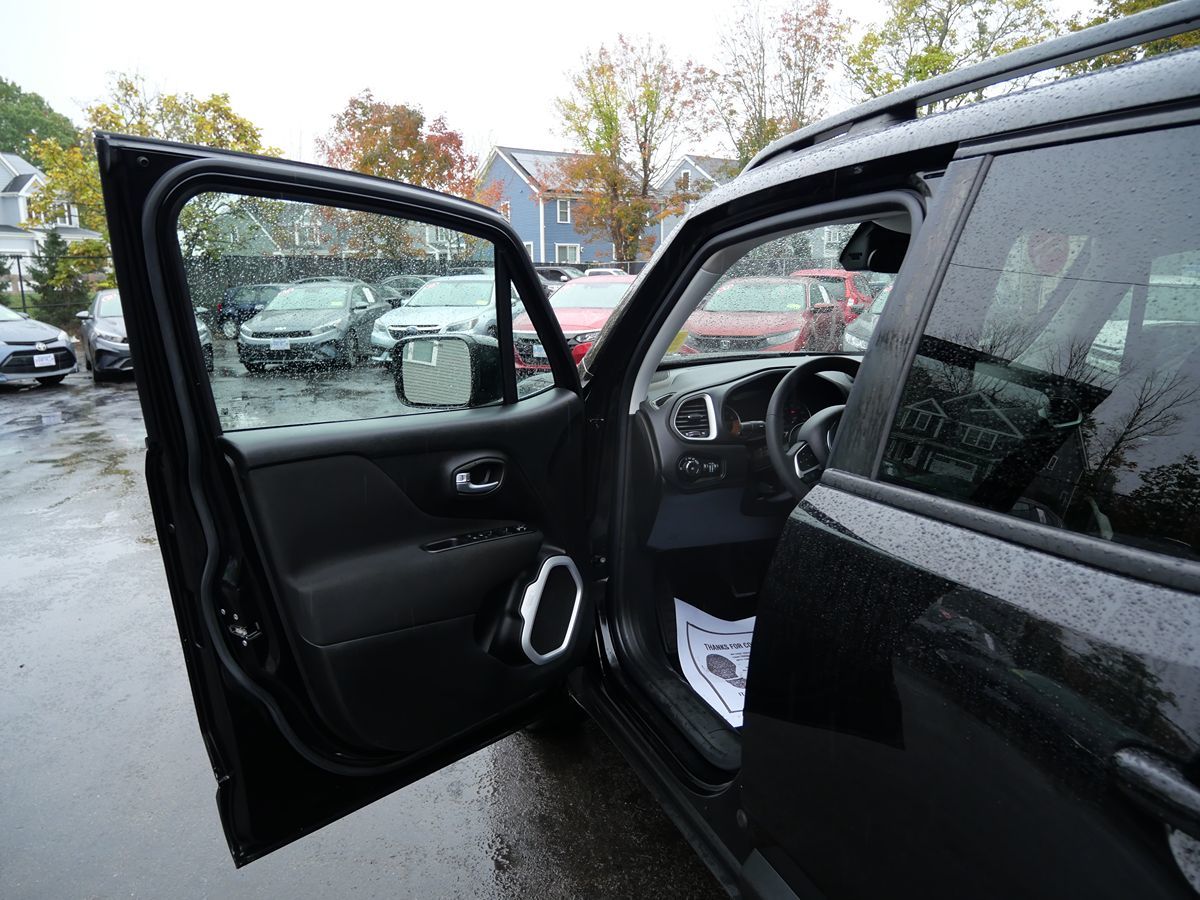 Photo 15 of this Jeep Renegade