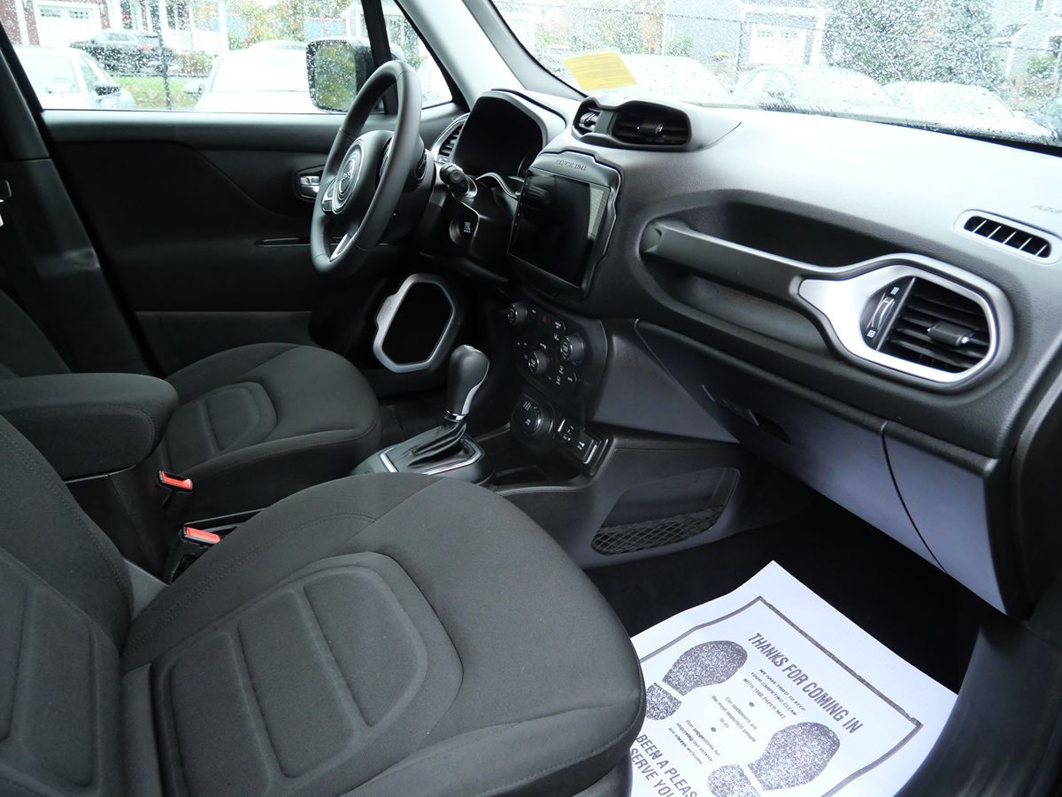 Photo 16 of this Jeep Renegade