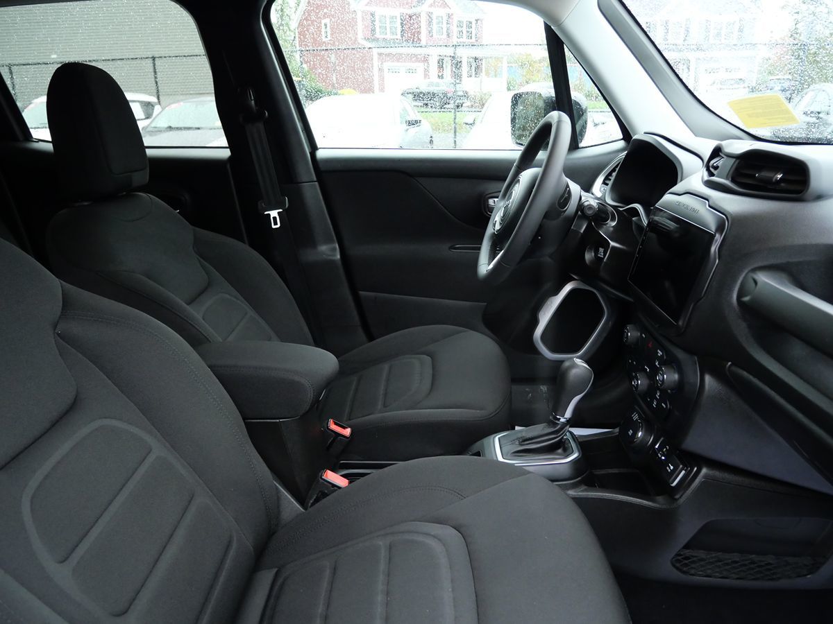 Photo 17 of this Jeep Renegade
